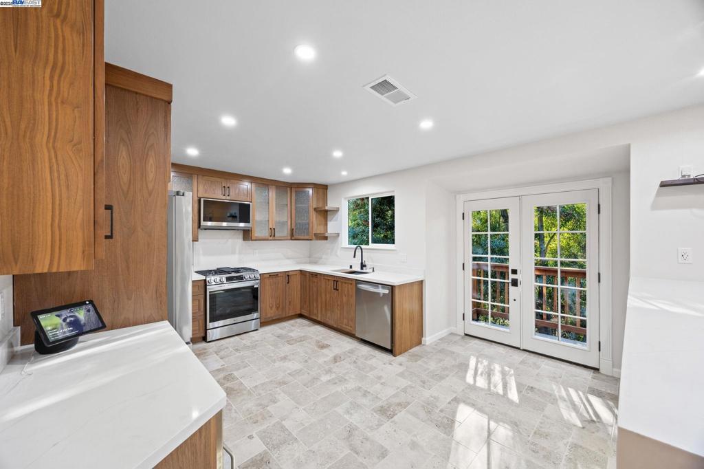 OAK KNOLL - Residential