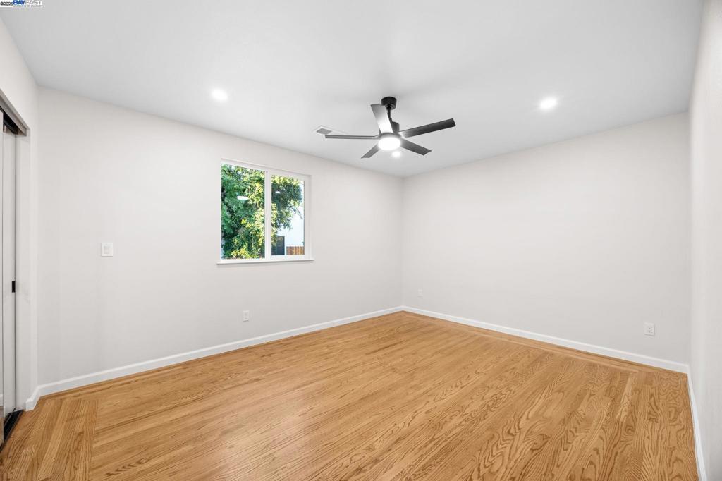 OAK KNOLL - Residential