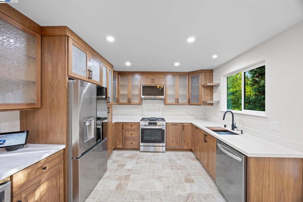 OAK KNOLL - Residential