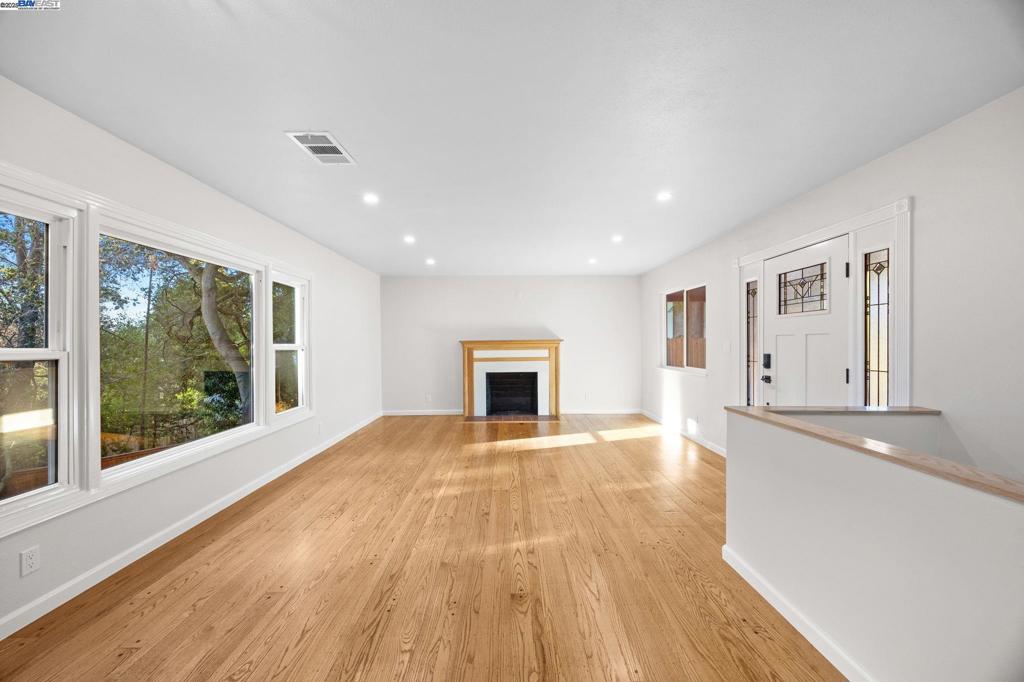 OAK KNOLL - Residential