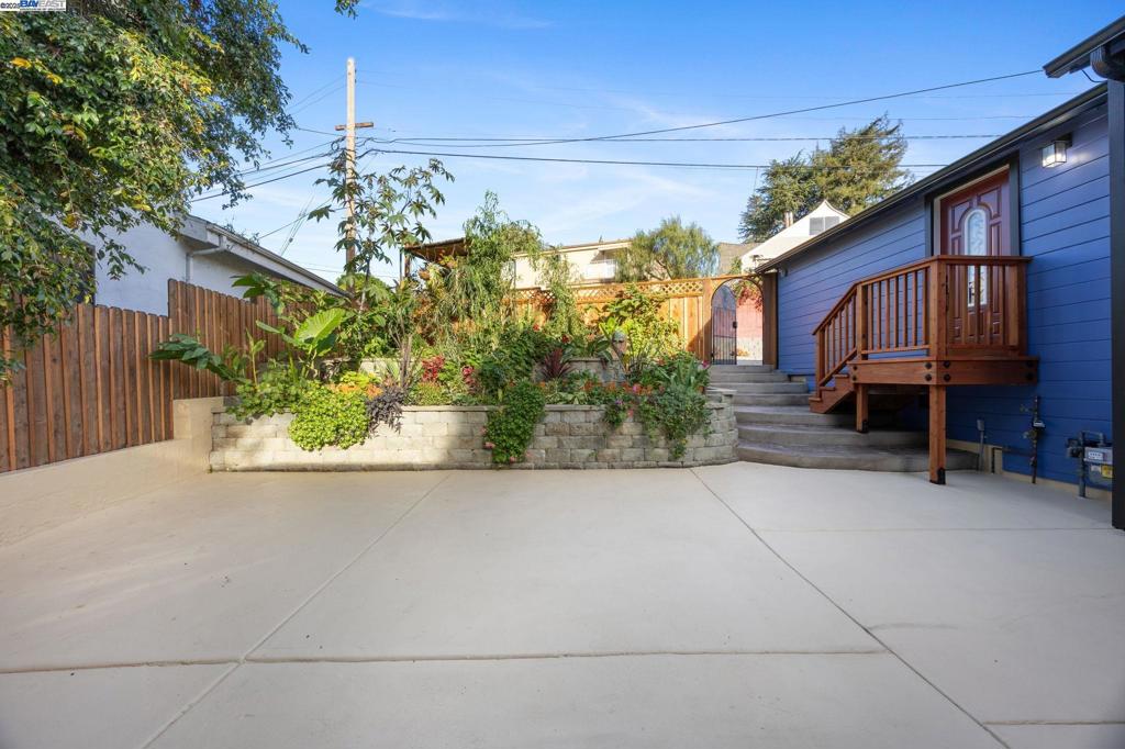 OAK KNOLL - Residential