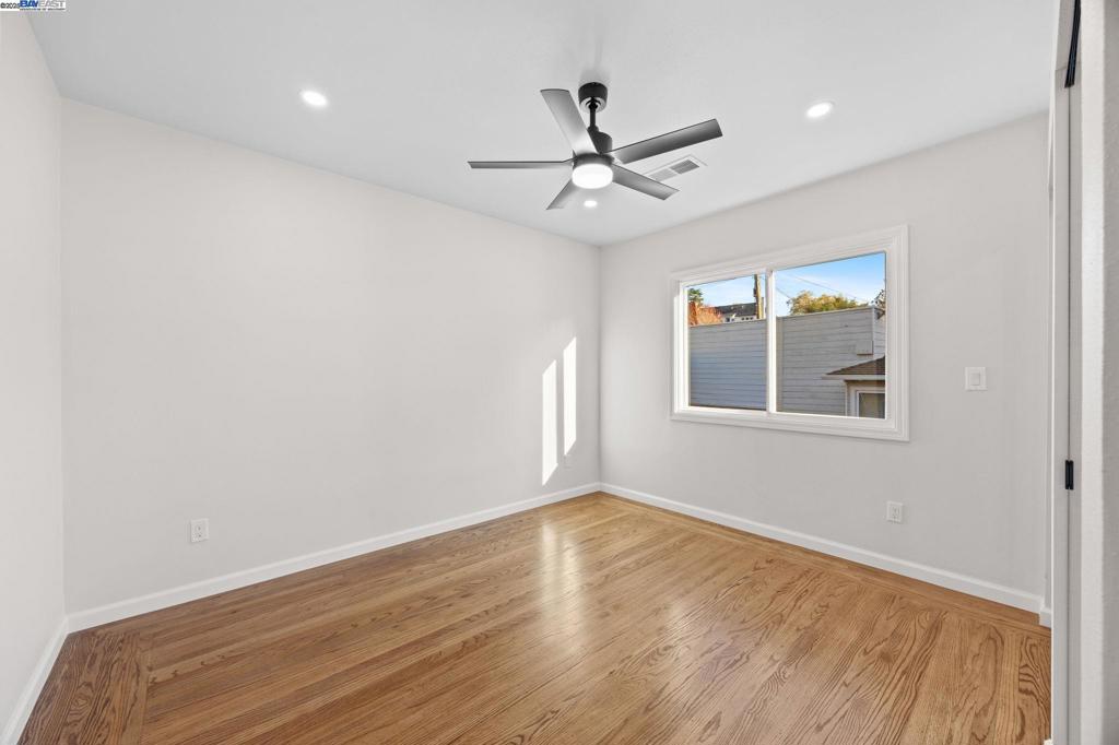 OAK KNOLL - Residential