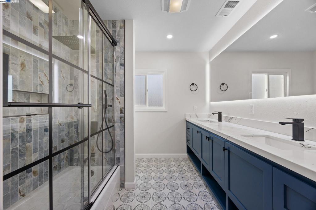 OAK KNOLL - Residential