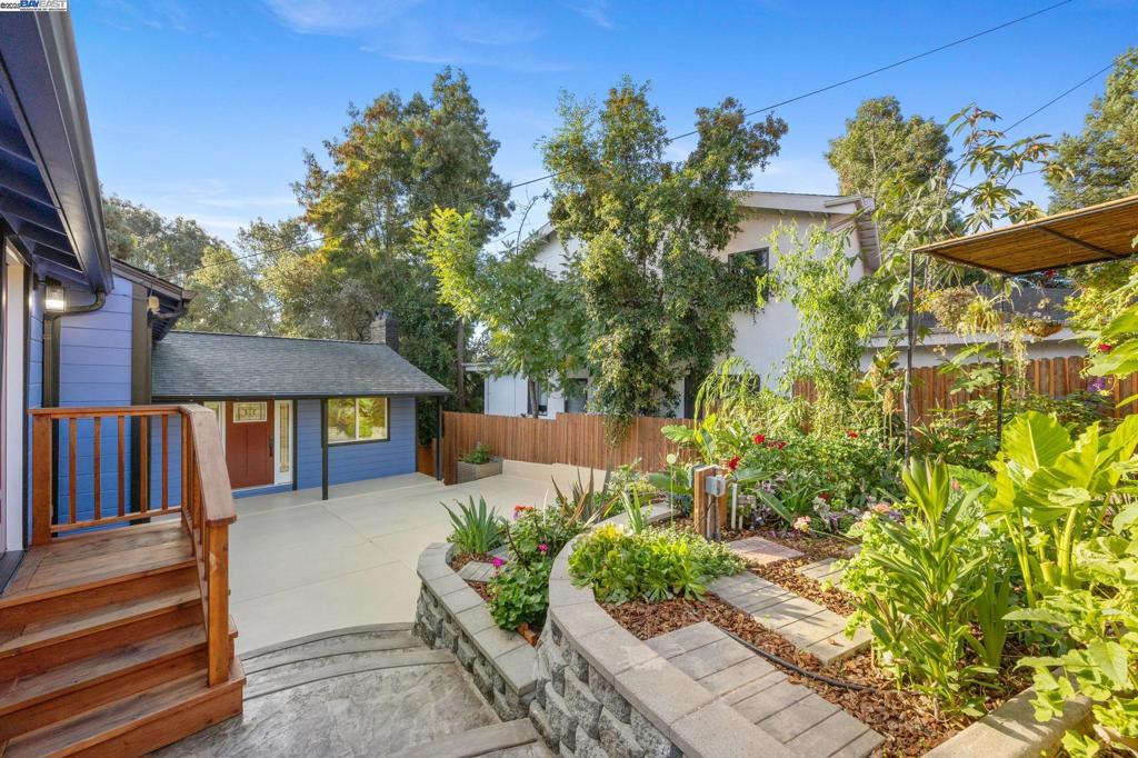 OAK KNOLL - Residential