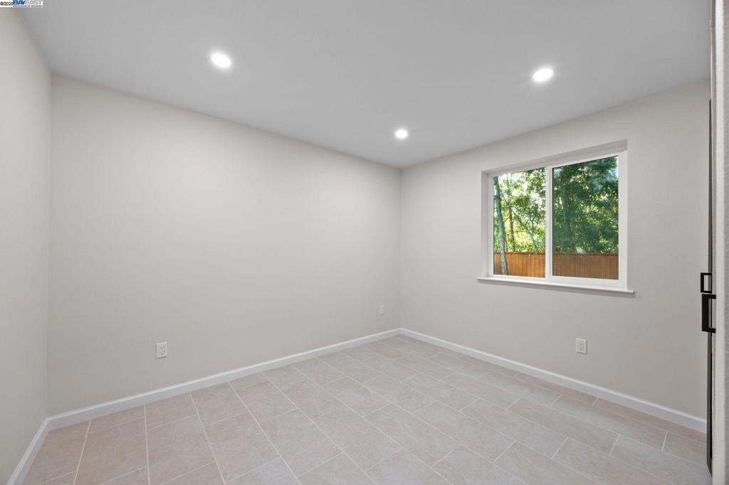 OAK KNOLL - Residential