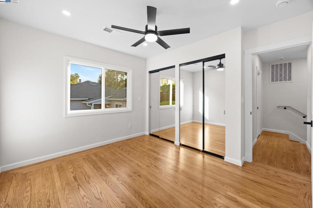 OAK KNOLL - Residential