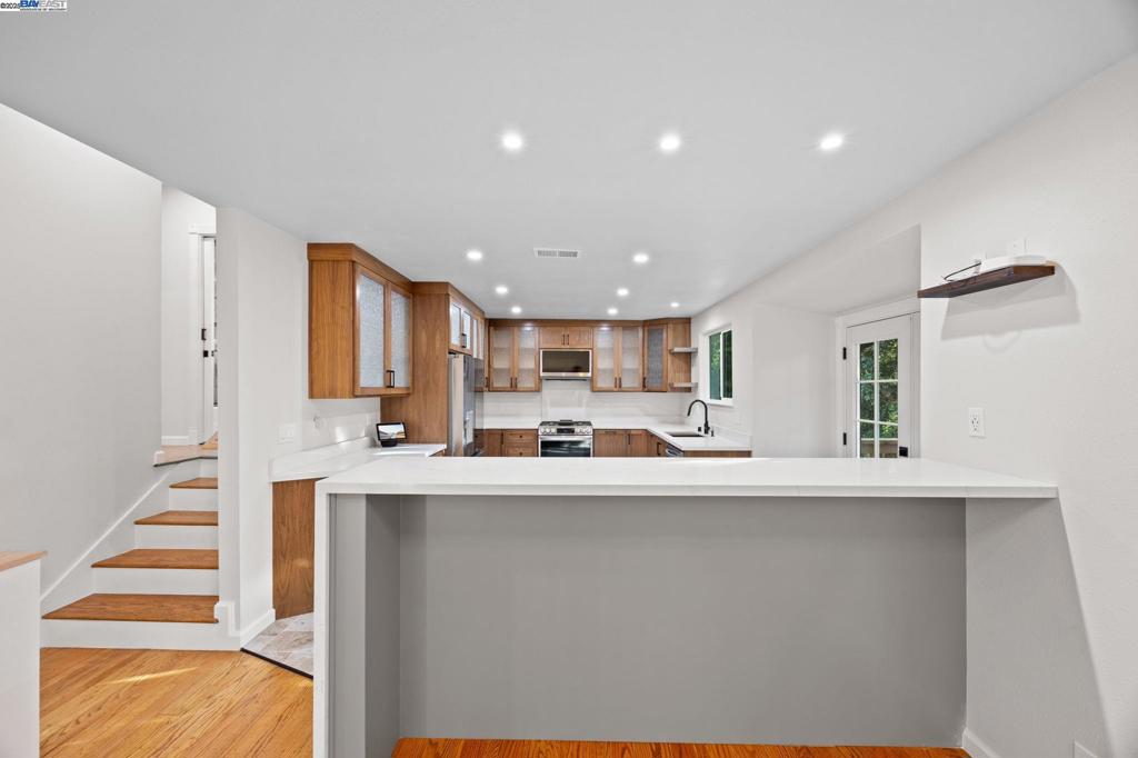 OAK KNOLL - Residential