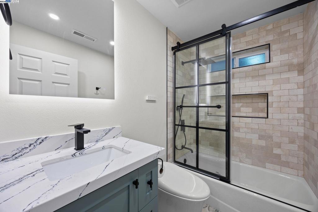 OAK KNOLL - Residential