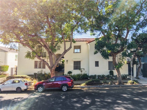 Photo of 1275 N Hayworth Avenue, Los Angeles, CA 90046 (MLS # PW26230879)