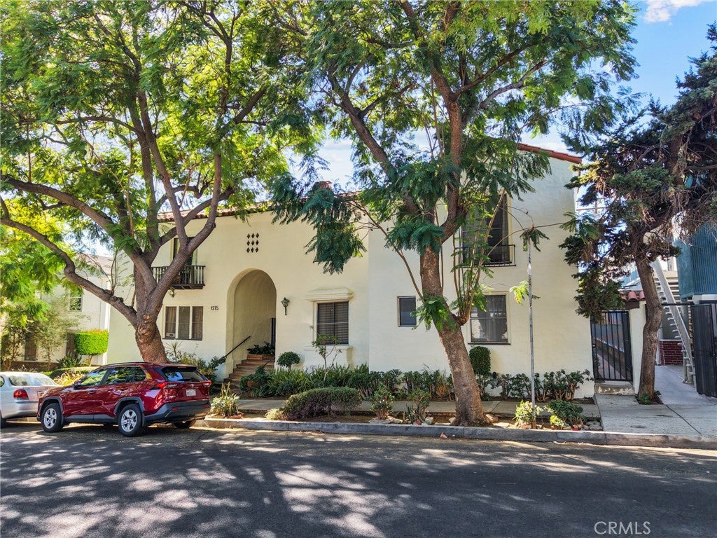 1275 N Hayworth Avenue