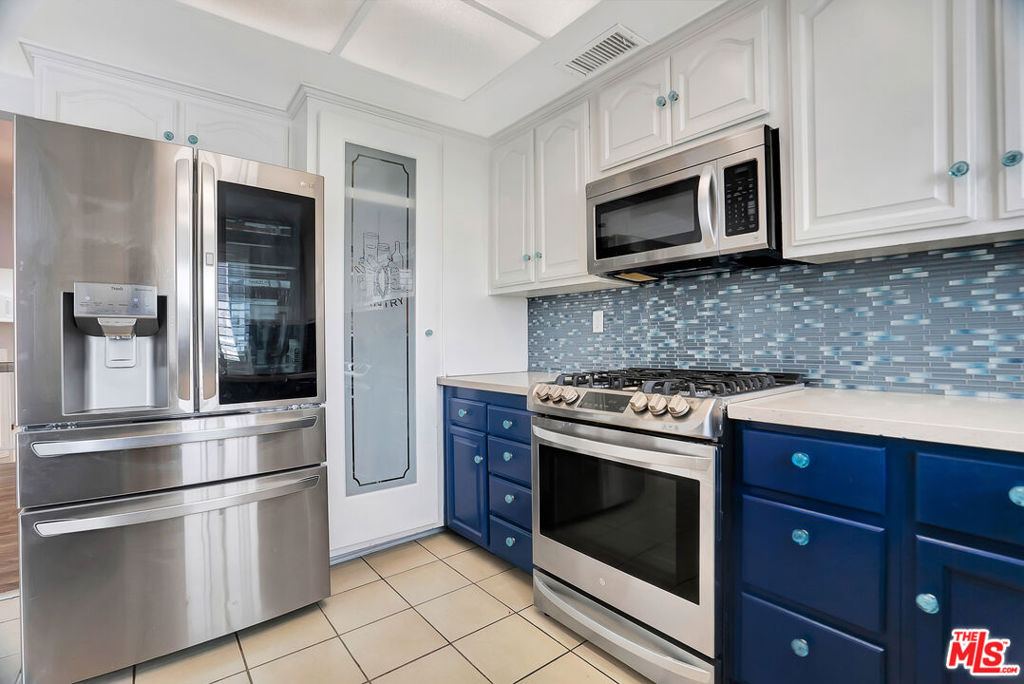 7100 Balboa Boulevard 703