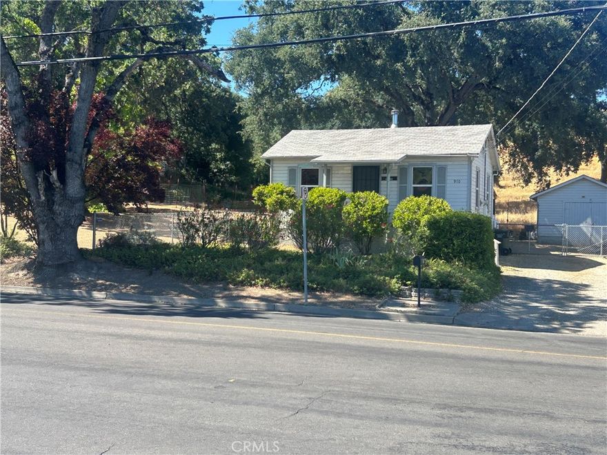 Cute 1bdr/1ba/1car garage home. Backyard has a lot of potential. Come check it out, explore the possibilities. Potential for mixed use zoning. Currently residential. Great location for live and work. Close to so many amenities.
