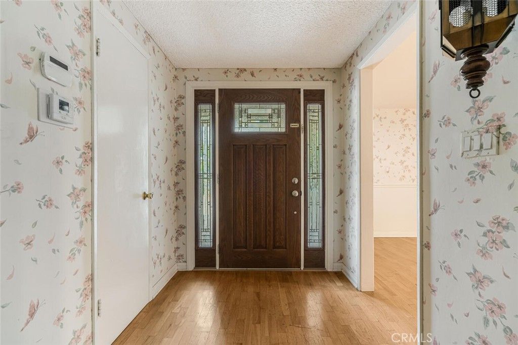 Photo of 20410 Miranda Street, Woodland Hills, CA 91367 (MLS # SR25197136)