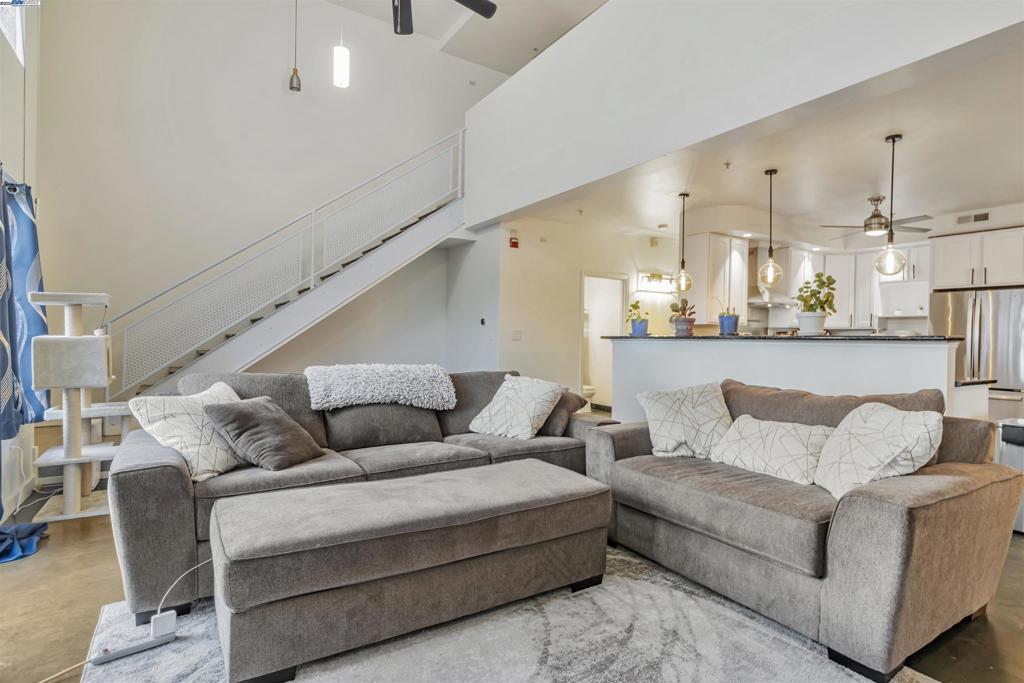 850 West Grand Ave. 6