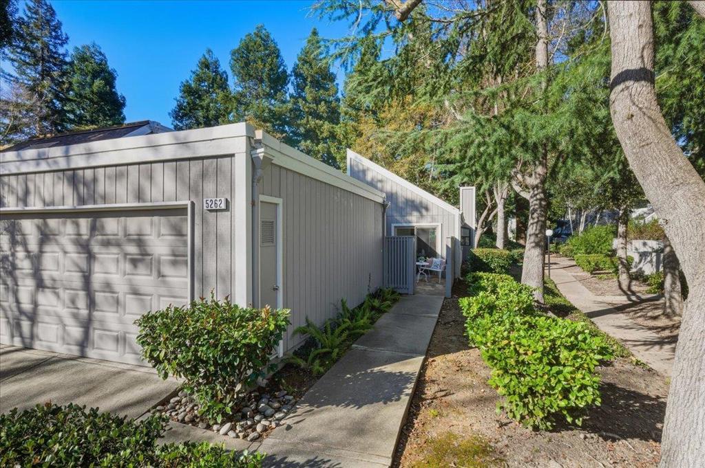 5262 Riverdale Court