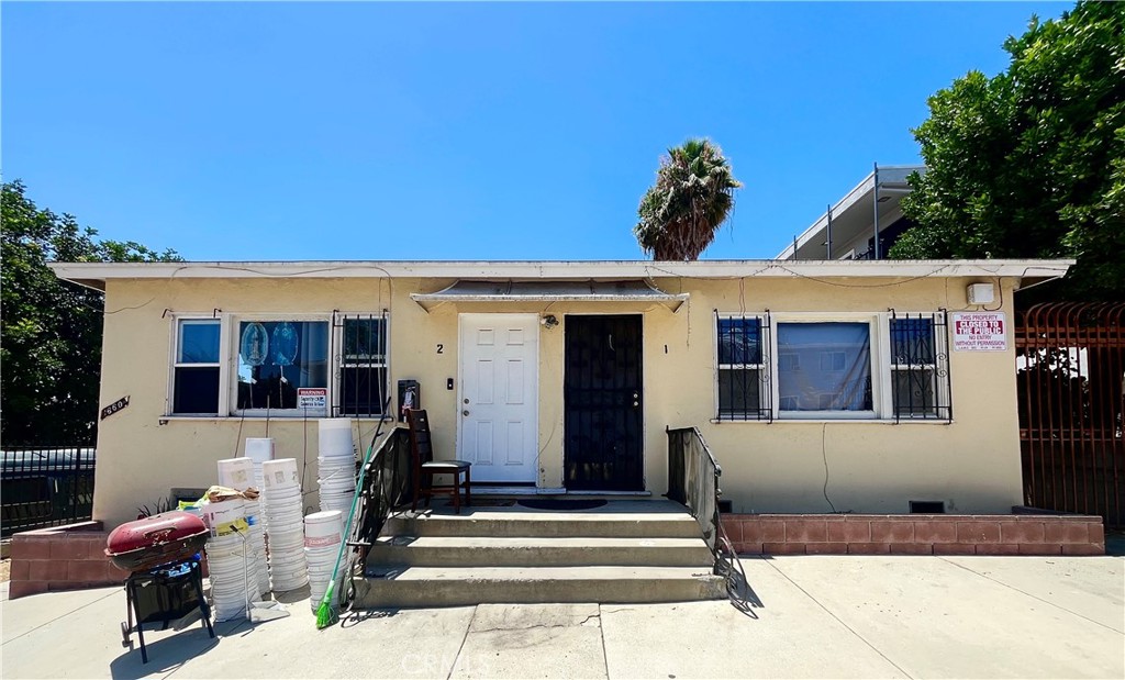 Great opportunity for investor/1031-Exchange & Airbnb Potential — Rare Echo Park income property with 3 of 5 units currently vacant—an ideal blank canvas for investor repositioning. The 3,280?sq?ft multifamily asset presents a compelling 1031 exchange opportunity: defer capital gains while optimizing three vacant units for long-term rent roll or strategically transforming them into high-yield Airbnb rentals in a neighborhood with strong ADR and occupancy. Situated close to Echo Park Lake, DTLA, transit, and popular eateries, this property blends reliable cash flow with STR upside—perfect for investors seeking both stability and growth.