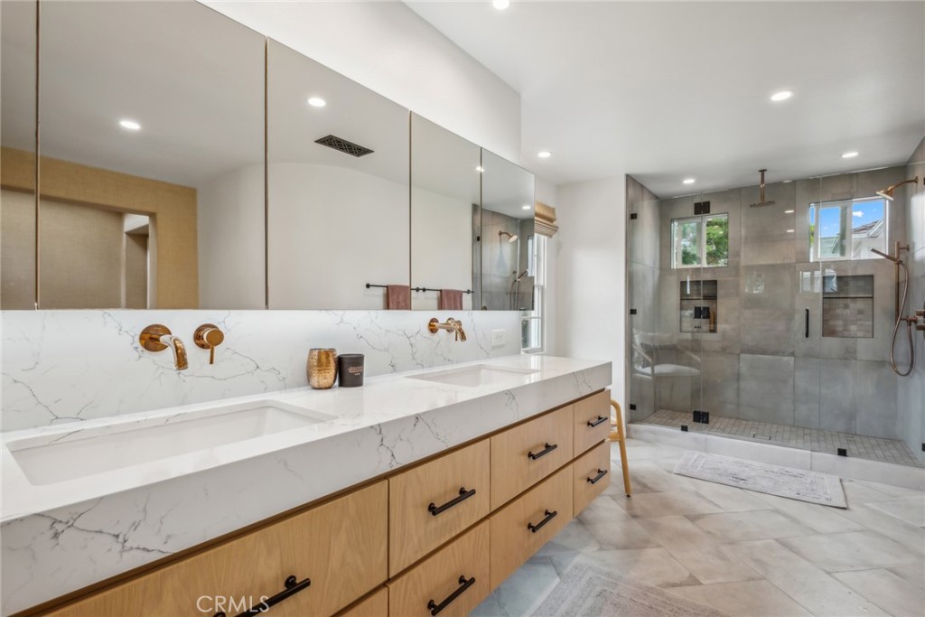 Castaways (CAST) - Residential Lease