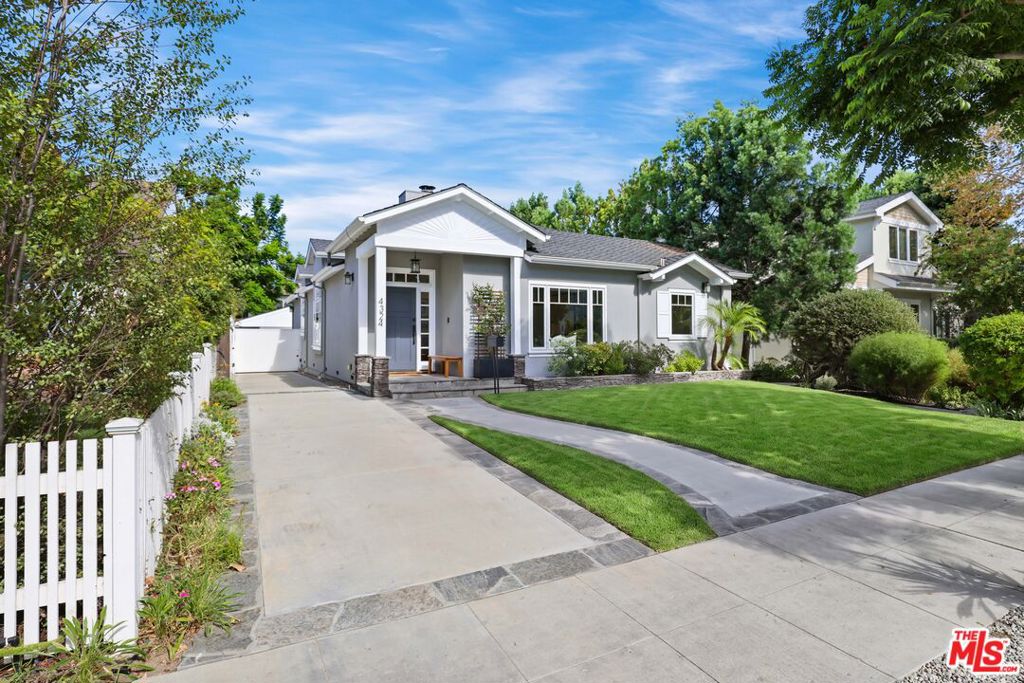 4324 Kraft Avenue