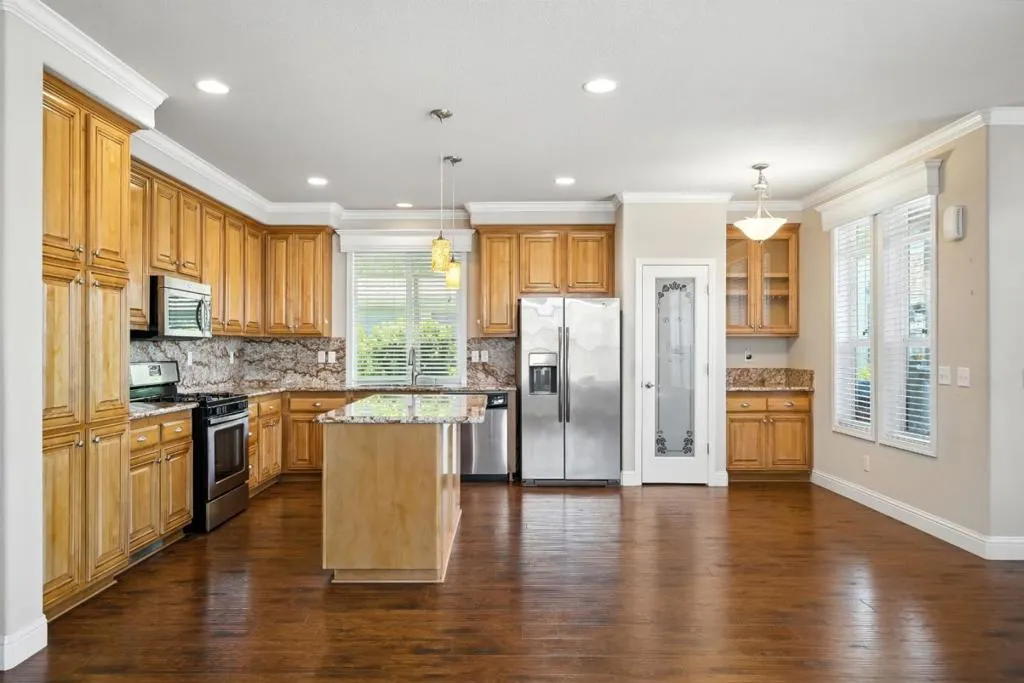 Mountain View, California 94041, United States, 3 Bedrooms Bedrooms, ,2 BathroomsBathrooms,Residential,Active,161025