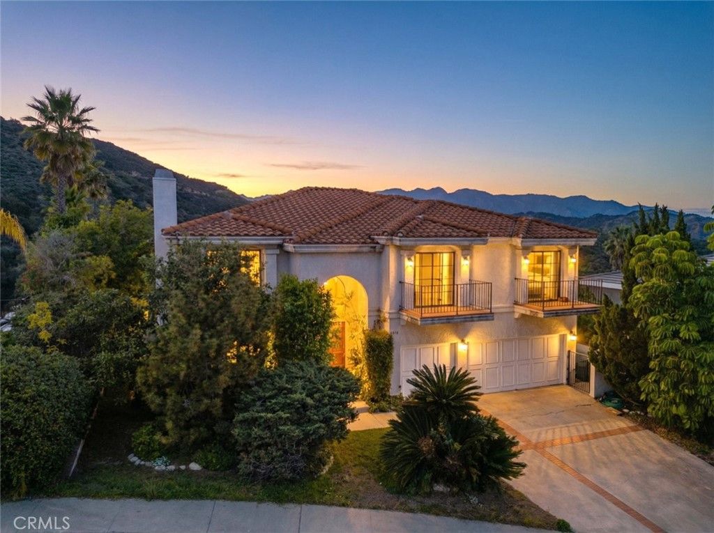 Photo of 1978 Starvale Road, Glendale, CA 91207 (MLS # GD26021096)