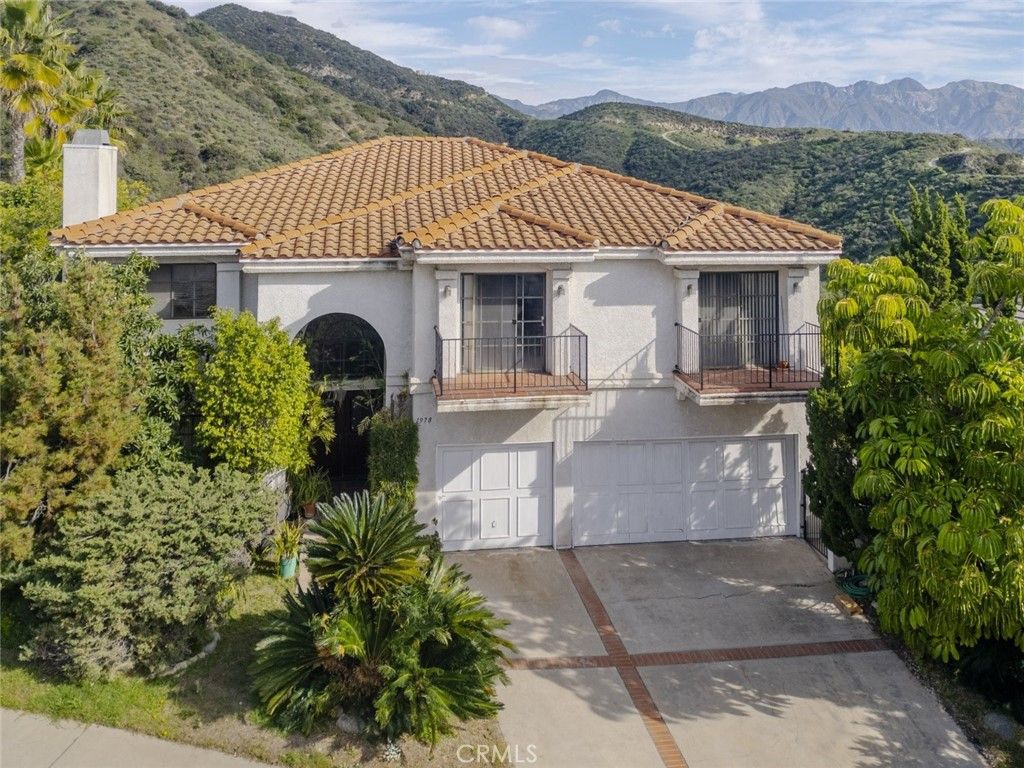 Photo of 1978 Starvale Road, Glendale, CA 91207 (MLS # GD26021096)