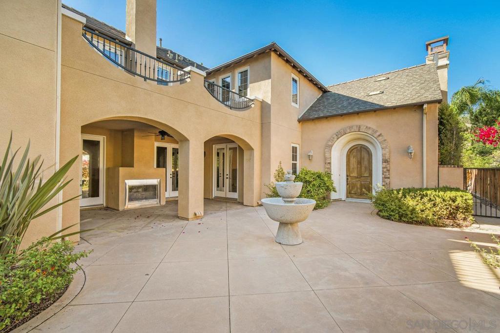 EXCLUSIVE RESIDENCE INSIDE ONE OF ROLLING HILLS RANCH GATED COMMUNITIES. THIS MAGNIFICENT RENTAL HOME BRINGS LOTS OF PRIVACY AND OPEN SPACES TO FULLY ENTERTAIN WITH FAMILY AND FRIENDS. THIS 6 BEDROOM PLUS 1 OPTIONAL BEDROOM 6 BATHROOMS, A TWO STORY GUEST HOUSE WITH IT’S OWN AC AND KITCHEN, PROPERTY FEATURES GRANITE COUNTERTOPS IN MAIN HOME KITCHEN, STAINLESS STEEL APPLIANCES W/ WALK-IN PANTRY AND ISLAND OPEN TO FAMILY ROOM; HIGH CEILINGS IN FORMAL LIVING ROOM. BALCONY WITH GORGEOUS VIEWS TO LARGE BACKYARD FROM MASTER BEDROOM. THREE CAR GARAGE WITH EPOXY FLOORS.