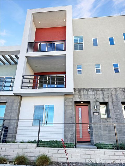 Photo of 26909 Pathfinder Ln, Valencia, CA 91355 (MLS # PF25262395)