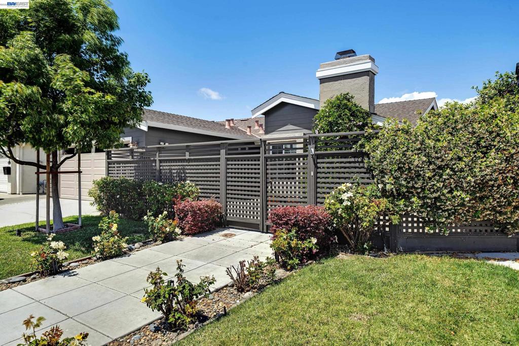 39052 Levi St