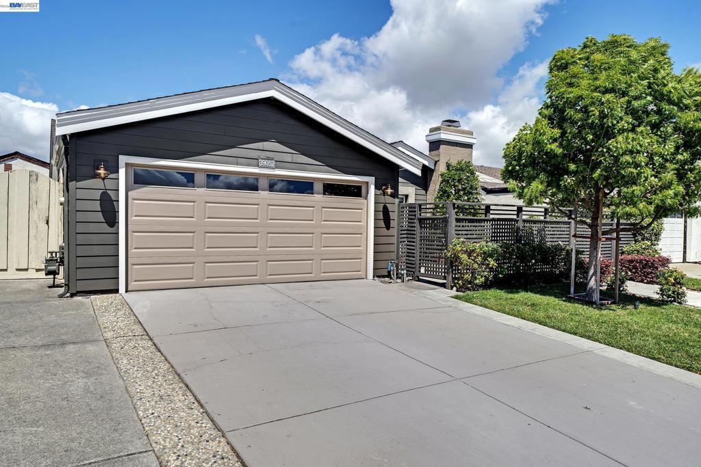 39052 Levi St