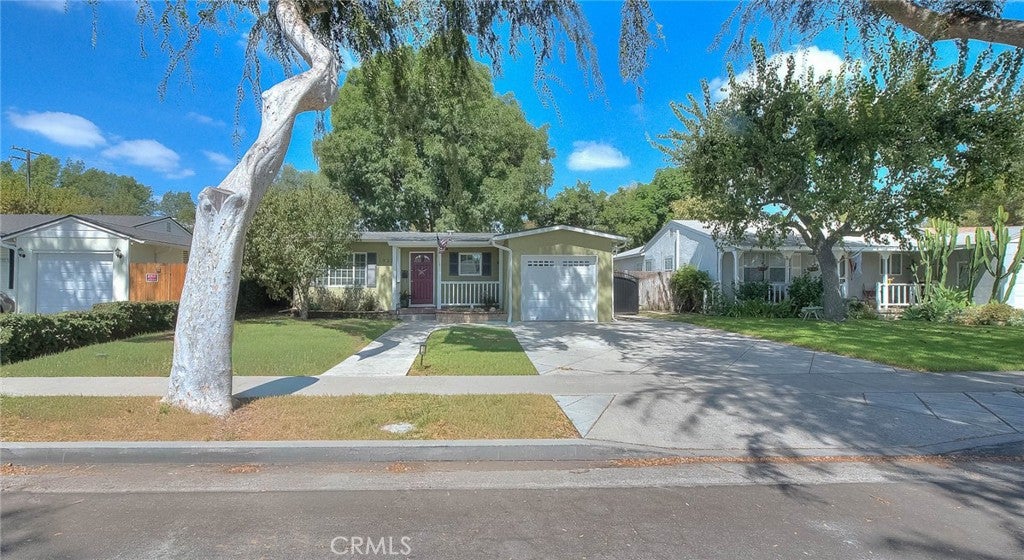 1933 W Jacaranda Place