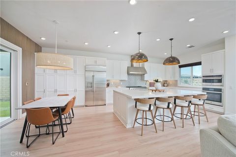 Photo of 27533 Golden Currant Place, Valencia, CA 91381 (MLS # SR26051982)