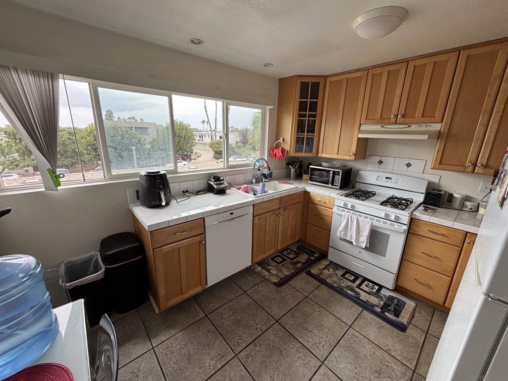 Pacific Beach - Residential Income