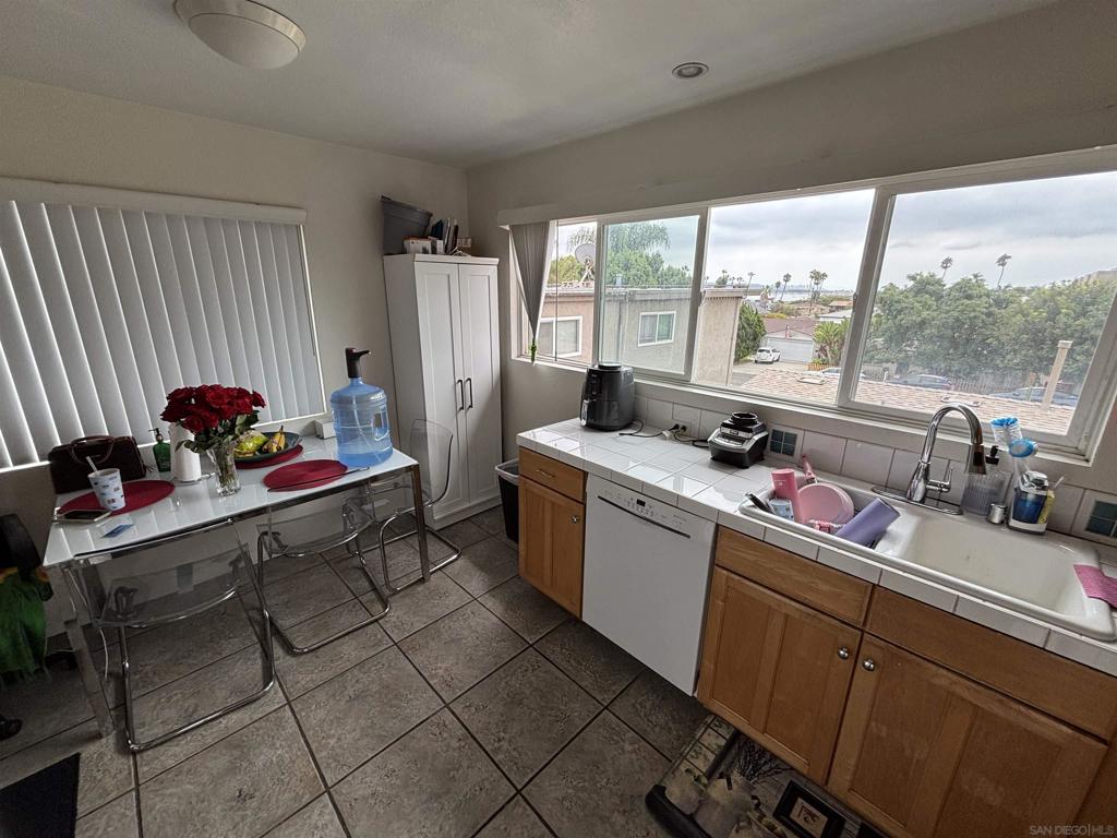 Pacific Beach - Residential Income