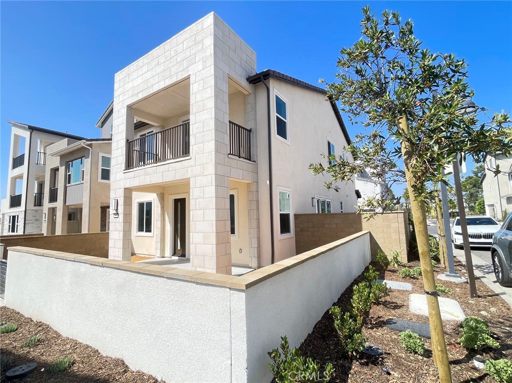 Estela - Residential Lease