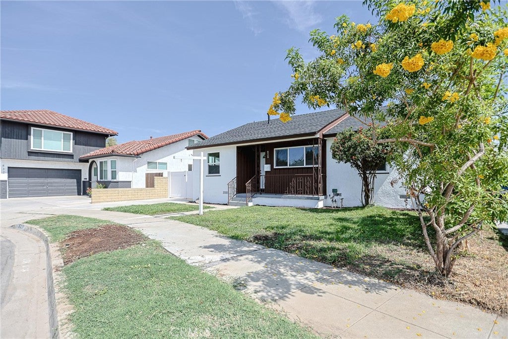 828 Tola St.