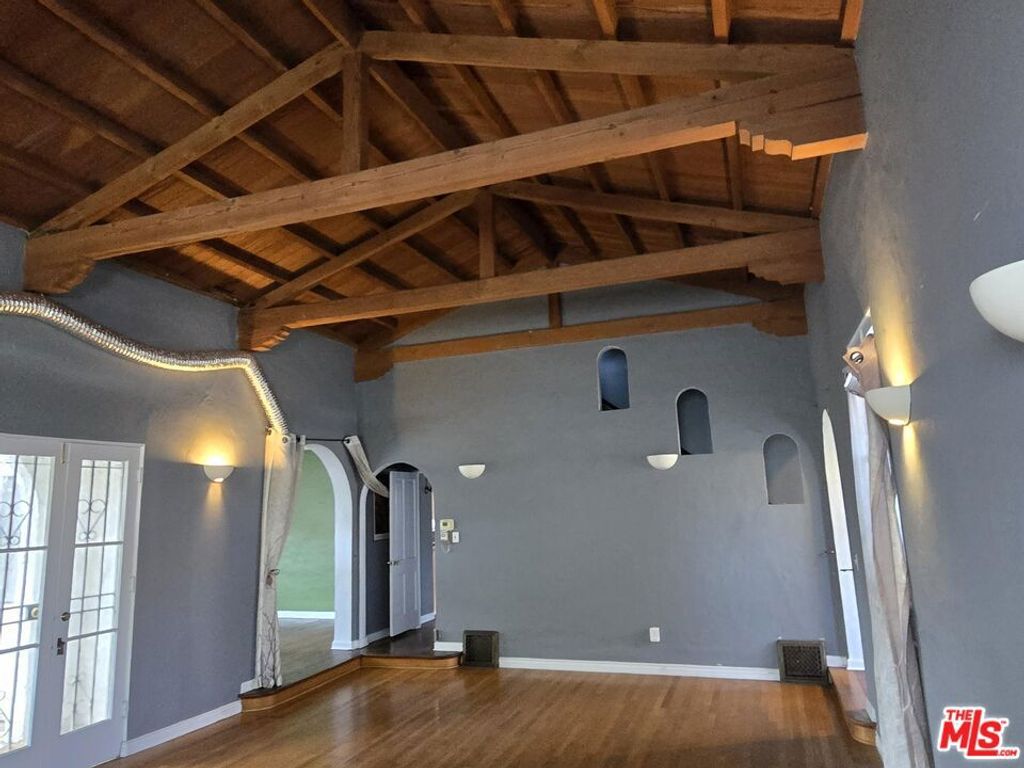 Photo of 143 S Highland Avenue, Los Angeles, CA 90036 (MLS # 25578701)