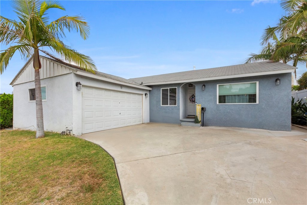 Welcome to Lucinda Drive! This charming 3-bedroom, 1-bath home offers 1,114 sq. ft. of living space on a spacious 6,689 sq. ft. lot, perfectly situated on a peaceful cul-de-sac in the City of Whittier. Inside, you’ll find an upgraded kitchen, ideal for cooking and entertaining. The attached garage includes a non-permitted shower and gas hookups, offering additional potential and flexibility.
Conveniently located just 5 minutes from La Mirada High School and 6 minutes from Splash! La Mirada Regional Aquatics Center, this home is close to schools, parks, shopping mall, and recreation. With its inviting layout and prime location, Lucinda Drive makes an excellent starter home for first-time buyers.