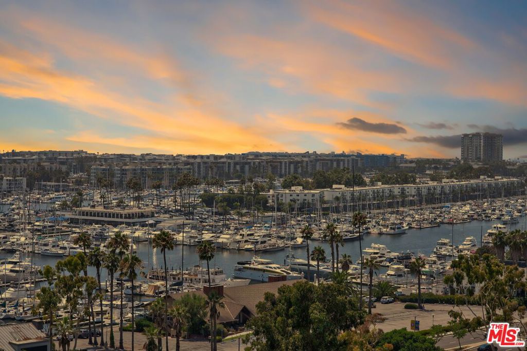 13700 Marina Pointe Drive 1416