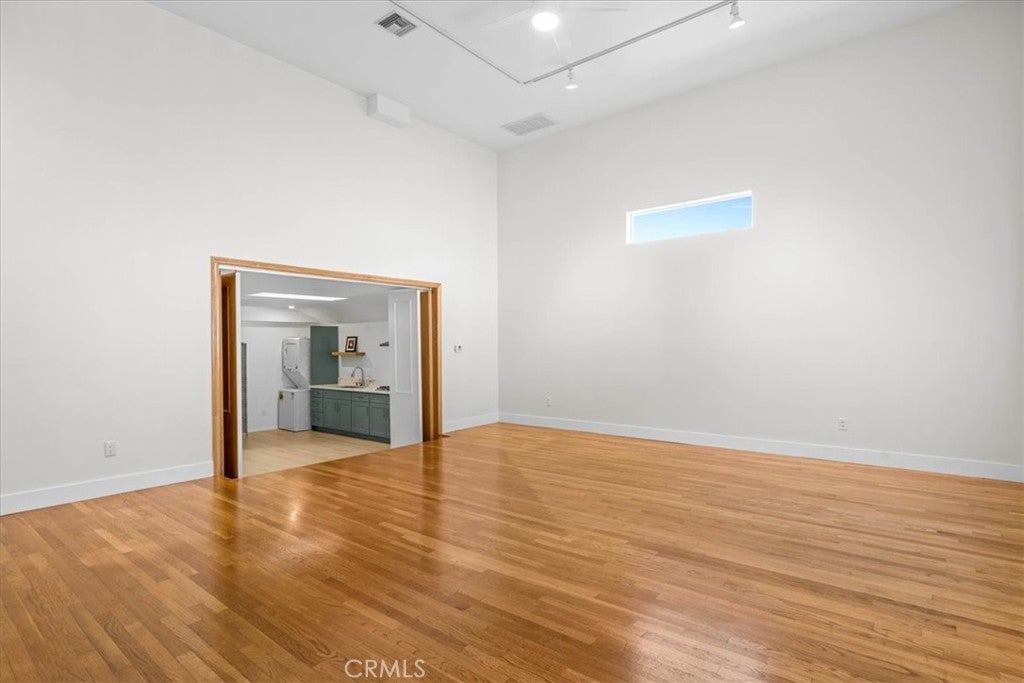 1031 E. Tujunga Avenue A