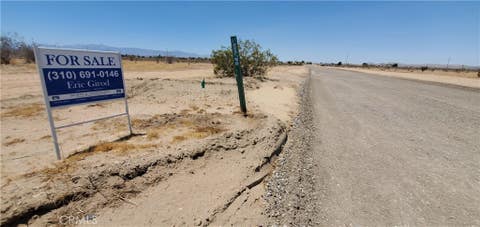Photo of 11769 Auburn Avenue, Adelanto, CA 92301 (MLS # SR26001678)