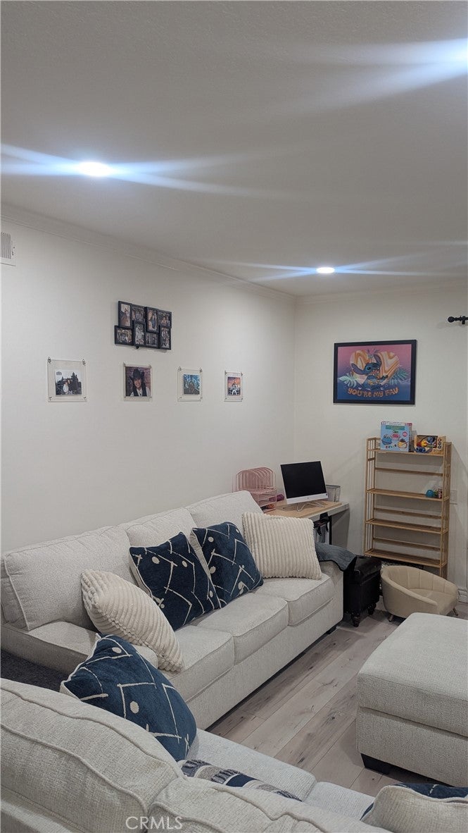 Properties 3 13214 Moorpark 108