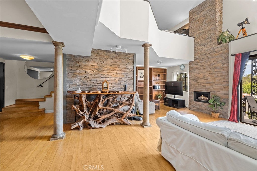 8712 Gregory Way