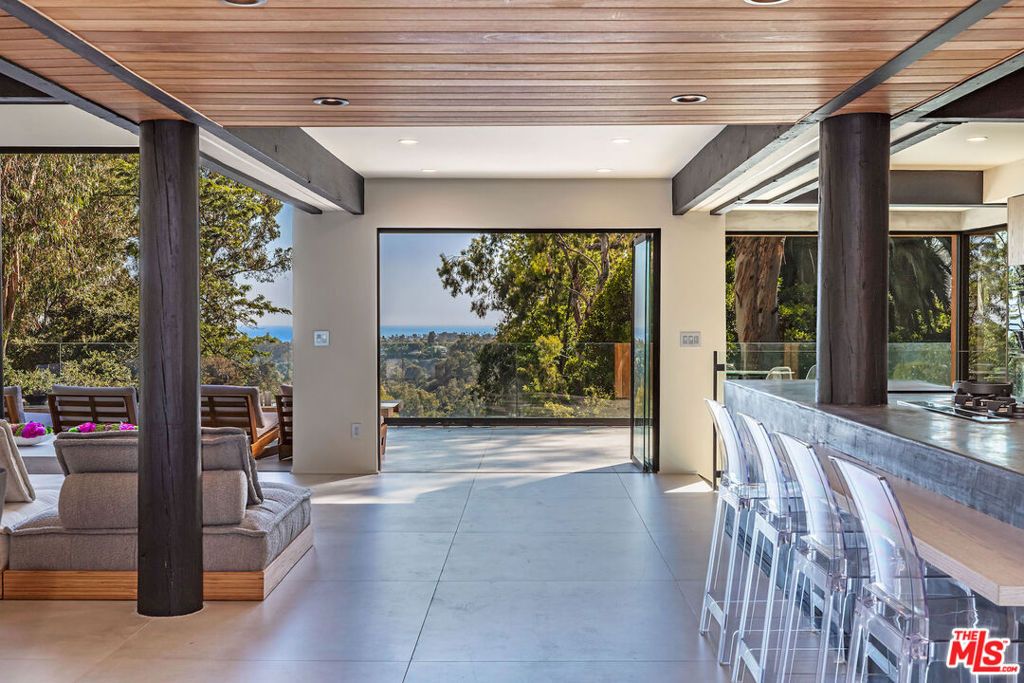 Photo of 1509 Amalfi Drive, Pacific Palisades, CA 90272 (MLS # 26670013)