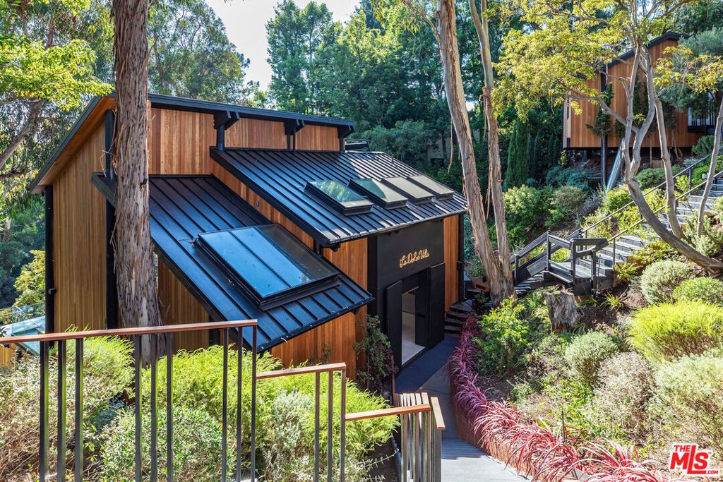 Photo of 1509 Amalfi Drive, Pacific Palisades, CA 90272 (MLS # 26670013)