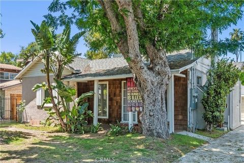 Photo of 5919 - 5921 Cantaloupe Avenue, Valley Glen, CA 91401 (MLS # SR25246282) Photo of 5919 - 5921 Cantaloupe Avenue, Valley Glen, CA 91401 (MLS # SR25246282)