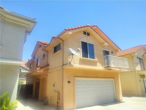 Photo of 14627 Gledhill St, Panorama City, CA 91402 (MLS # SR26093878)