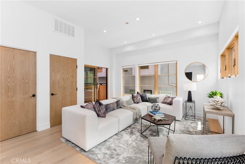 Photo of 1035 1/2 N Vista Street, West Hollywood, CA 90046 (MLS # SR25237252)