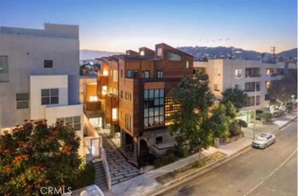 Photo of 1035 1/2 N Vista Street, West Hollywood, CA 90046 (MLS # SR25237252)