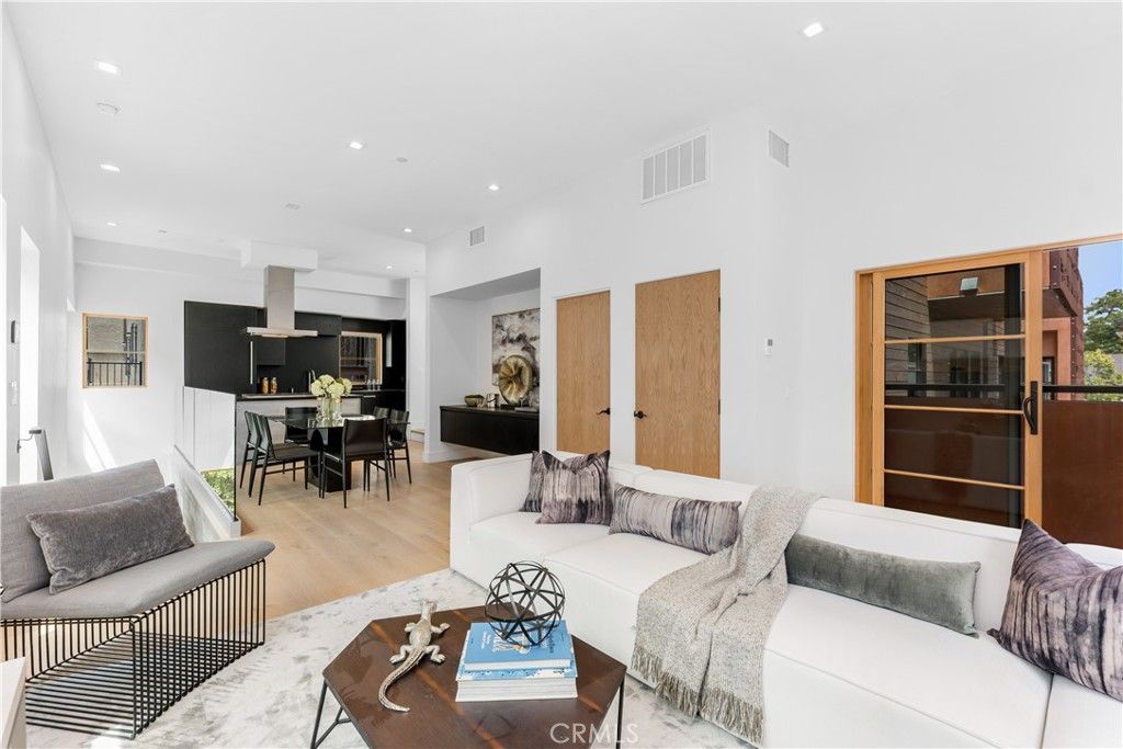 Photo of 1035 1/2 N Vista Street, West Hollywood, CA 90046 (MLS # SR25237252)