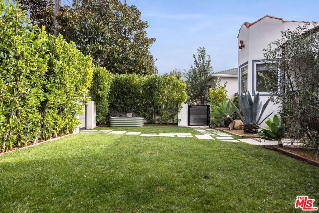 2639 Military Avenue